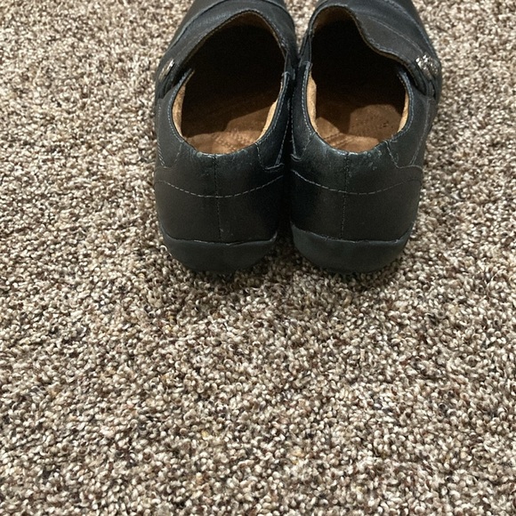 Naturalizer Women’s Black Leather Button Moccasins Shoes - Picture 5 of 8